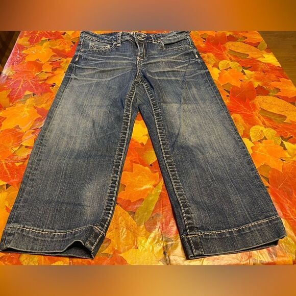 KUT from the Kloth Capris, Size 8. (J24) - Picture 3 of 10